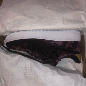 Never worn in perfect condition